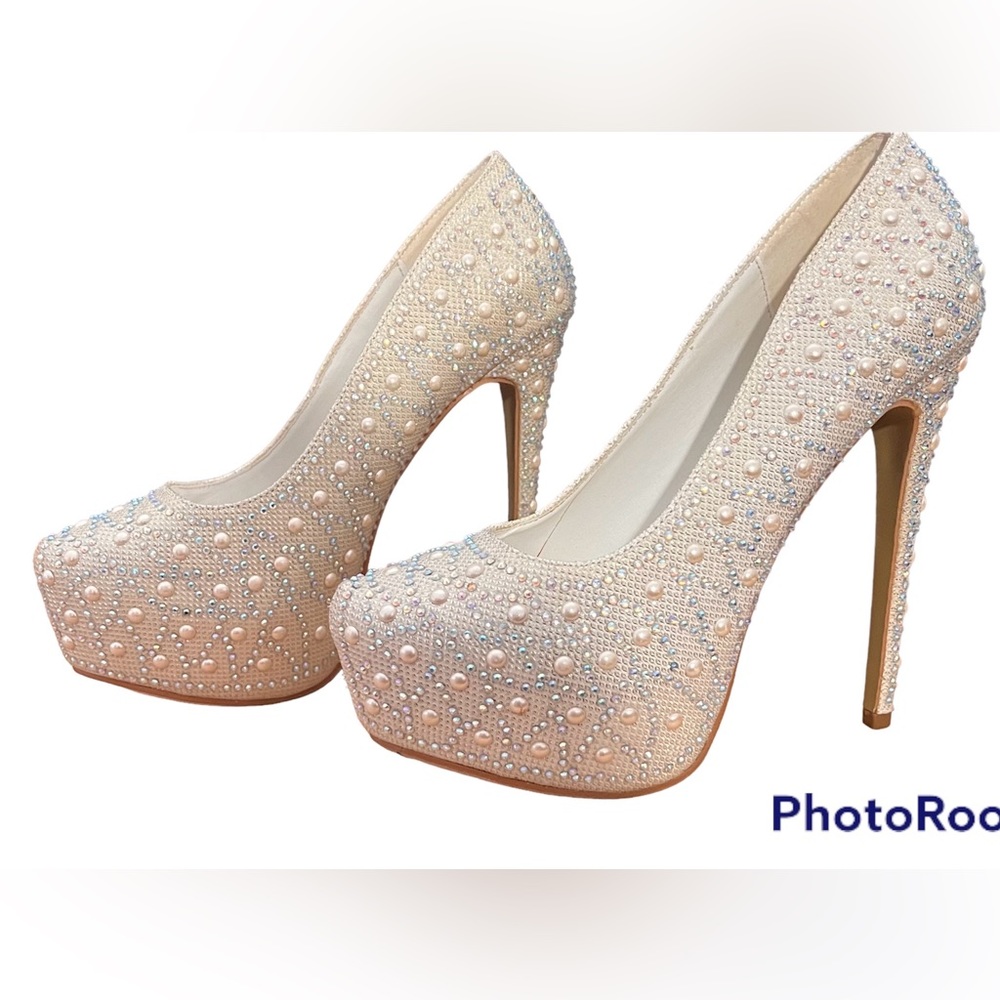 ⭐️Lasonia Shimmery Platform Heels